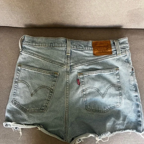 LEVI’S RIBCAGE SHORTS - Picture 2 of 2